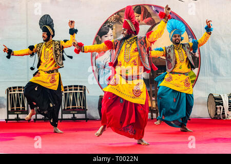 Piemont, Turin, Italien. 15. März, 2019. Lingotto Messe in Piemont. Festival dell'Oriente (Orient Festival) - indischen Bhangra Tanz Credit: Wirklich Easy Star/Alamy leben Nachrichten Stockfoto