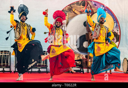 Piemont, Turin, Italien. 15. März, 2019. Lingotto Messe in Piemont. Festival dell'Oriente (Orient Festival) - indischen Bhangra Tanz Credit: Wirklich Easy Star/Alamy leben Nachrichten Stockfoto