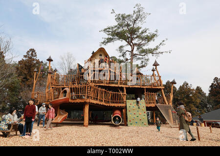 Hanno, Japan. 16 Mär, 2019. Die Besucher haben Spaß an den Moomin Valley Park in Hanno Stadt, Präfektur Saitama, Japan, 16. März 2019. Die moomin Valley Park geöffnet Öffentliche am Samstag. Die moomin ist eine Zeichentrickfigur erstellt von Finnischen illustrator Tove Jansson. Credit: Du Xiaoyi/Xinhua/Alamy leben Nachrichten Stockfoto