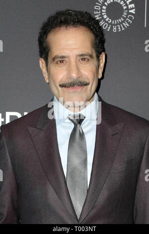 Los Angeles, CA, USA. 15 Mär, 2019. Tony Shalhoub in der Ankunftshalle für PaleyFest LA 2019 Opening Night Präsentation: Amazon Prime Video die wunderbare Frau. MAISEL, die Dolby Theater in Hollywood und Highland Center, Los Angeles, CA 15. März 2019. Credit: Priscilla Grant/Everett Collection/Alamy leben Nachrichten Stockfoto