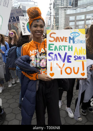 New York City, USA. 15. März, 2019. Jugend Streik für den Klimawandel am Columbus Circle in Manhattan. Credit: Ethel Wolvovitz/Alamy leben Nachrichten Stockfoto