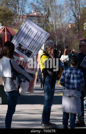16. März, 2019. Madrid, Spanien. Katalanischen Separatisten Demonstranten im Retiro Park, Madrid, bevor eine geplante Protestmarsch durch die spanische Hauptstadt Stockfoto