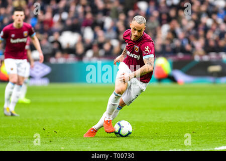 Queen Elizabeth Olympic Park, London, England, UK. 16. März 2019. Marko Arnautović von West Ham United in der Premier League Match zwischen West Ham United und Huddersfield Town an der London Stadium, Queen Elizabeth Olympic Park, London, England am 16. März 2019. Foto von Adamo di Loreto. Nur die redaktionelle Nutzung, eine Lizenz für die gewerbliche Nutzung erforderlich. Keine Verwendung in Wetten, Spiele oder einer einzelnen Verein/Liga/player Publikationen. Credit: UK Sport Pics Ltd/Alamy leben Nachrichten Stockfoto