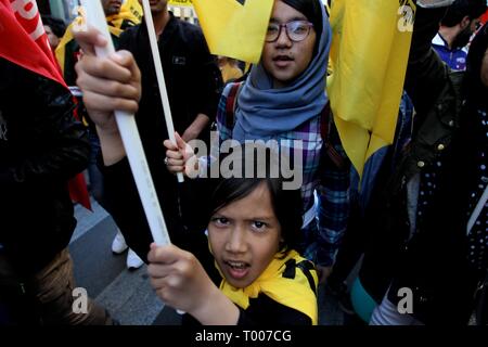 Athen, Griechenland. 16 Mär, 2019. Einwanderer und Aktivisten shout Slogans während einer anti-rassistischen Protest in Athen während der Vereinten Nationen Antirassismus Tag. (Bild: © aristidis VafeiadakisZUMA Draht) Stockfoto