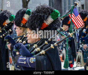 New York, USA. 16. März 2019. Mitglieder einer Pipe Band. bis 5. März in New York während der 258th Avenue New York St. Patrick's Day Parade. Foto von Enrique Shore Credit: Enrique Ufer/Alamy leben Nachrichten Stockfoto