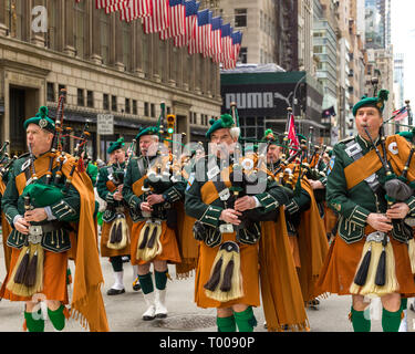 New York, USA. 16. März 2019. Mitglieder einer Pipe Band. bis 5. März in New York während der 258th Avenue New York St. Patrick's Day Parade. Foto von Enrique Shore Credit: Enrique Ufer/Alamy leben Nachrichten Stockfoto