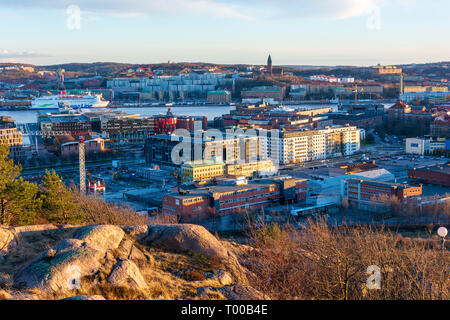 Blick aus der Vogelperspektive auf Göteborg City von der Oberseite der Ramberget Hügel Schweden im goldenen Licht der untergehenden Sonne Stockfoto