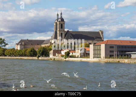 Abtei Des Premontres mit der Mosel in Pont-a-Mousson Stockfoto