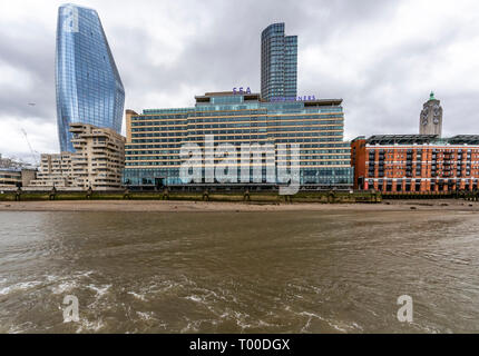 1 Blackfriars Turm und Seecontainer Hotel. Themse, London Stockfoto