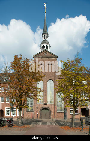 Deutschland, Nordrhein-Westfalen, Kreis Kleve, Goch, am Markt, die evangelische Kirche und das Rathaus, Weg der Jakobspilger Stockfoto