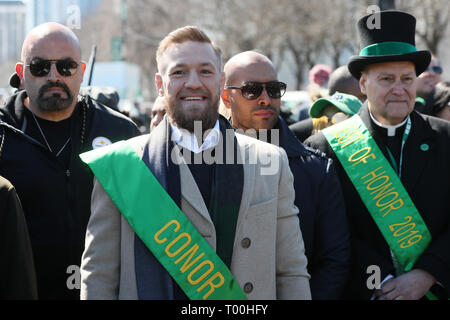 Irische Mixed Martial Artist Conor McGregor verbindet die St. Patrick's Day Parade in Chicago. Stockfoto