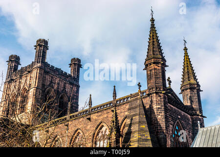 Chester, England - Februar 23, 2019: Blick auf die berühmte Kathedrale Kirche Christi und der Jungfrau Maria. Stockfoto