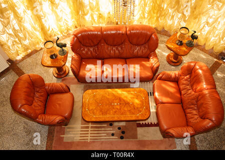 Stilvolles Wohnzimmer mit luxuriösen Design. Stockfoto