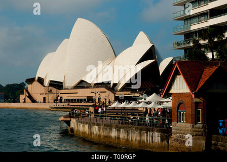 SYDNEY, AUSTRALIEN - 6. April 2018: Iconic Opernhaus am Circular Quay Stockfoto