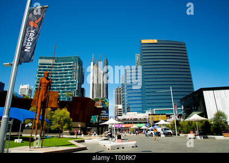 PERTH, Australien - 2. März 2019: Stadtbild von Gewerbe und neu gebaute Yagan Square Stockfoto