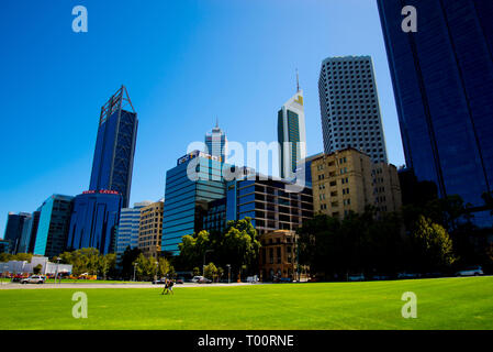 PERTH, Australien - 2. März 2019: Stadt Gebäude von Elizabeth Kai gesehen Stockfoto