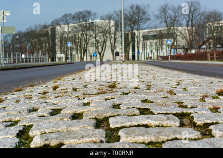 Stein Streifen zwischen Straßen Stadt Tag close up Stockfoto