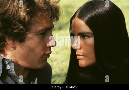 RYAN O'Neal, ALI MACGRAW, LOVE STORY, 1970 Stockfoto