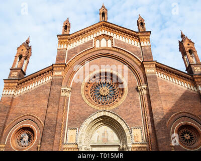 Reisen nach Italien - Fassade der Kirche Chiesa di Santa Maria del Carmine in Brera Viertel der Stadt Mailand, Lombardei Stockfoto