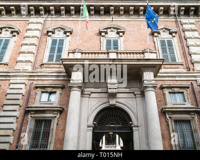 Reise nach Italien - Fassade des Palazzo Brera, Haus der Pinacoteca di Brera (Galerie Brera) auf der Straße Via Brera in Mailand, Lombardei Stockfoto