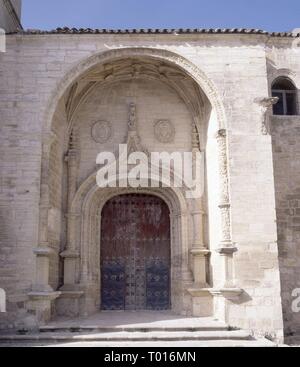 PORTADA-S XV - ARCO CONOPIAL - ESTILO GOTICO FLAMIGERO. Lage: IGLESIA DE LA NATIVIDAD. CUENCA. Spanien. Stockfoto