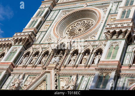 Der Dom von Florenz, formal benannten Kathedrale der Heiligen Maria der Blume, in der Piazza del Duomo, Florenz, Toskana, Italien. Stockfoto