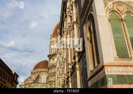 Der Dom von Florenz, formal benannten Kathedrale der Heiligen Maria der Blume, in der Piazza del Duomo, Florenz, Toskana, Italien. Stockfoto