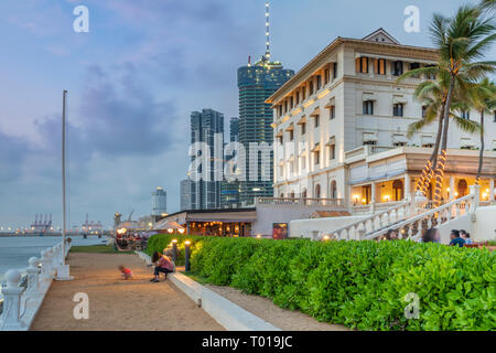 Eines der Ikonischen Sri Lanka Wahrzeichen, das Galle Face Hotel liegt im Herzen von Colombo gelegen, entlang der Küste und mit Blick auf den berühmten Galle Face Gr Stockfoto