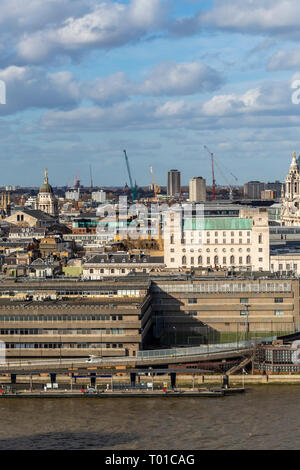 Baynard House ist ein brutalist konkrete Office Block auf der Queen Victoria St, London von BT belegt. Auf der Website von Baynard Burg gebaut Stockfoto