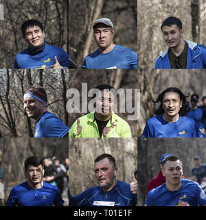 ALMATY, Kasachstan - 16. MÄRZ 2019: neun Gesichter der Marathonläufer mit unterschiedlichen Ausdrücken, während die Feder beim Marathon in der Stadt Almaty, in der GROV Stockfoto
