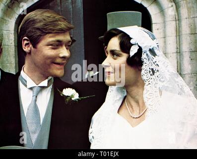 SIMON WARD, LISA HARROW, alle Kreaturen, die großen und die kleinen, 1975 Stockfoto