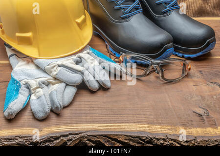 Schutzausrüstung für Hülsen von Brillen und Handschuhe auf Jobs, wo besteht die Gefahr von Verletzungen bei der Arbeit Stockfoto