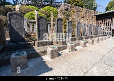 Gräber der 47 Rōnin, Sengaku-ji, Minato-Ku, Tokyo, Japan. Hier ist berühmt für Akō Incident der 47 Rōnin im 18. Jahrhundert. Stockfoto