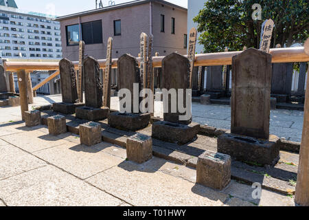 Gräber der 47 Rōnin, Sengaku-ji, Minato-Ku, Tokyo, Japan. Hier ist berühmt für Akō Incident der 47 Rōnin im 18. Jahrhundert. Stockfoto