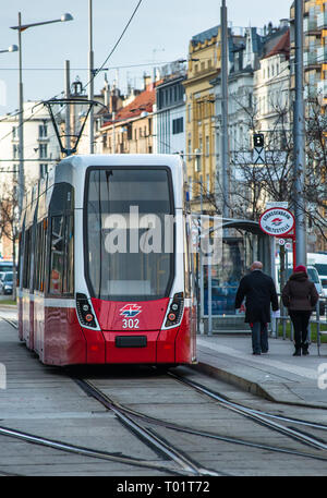 Straßenbahnen auf der Wiedner GŸrtel in der Nähe von Hauptbahnhof, Wien, Österreich. Stockfoto