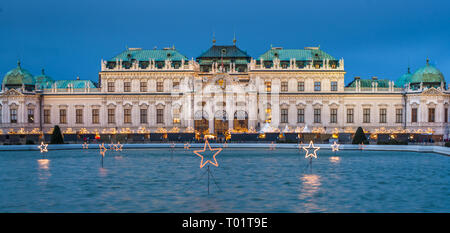 Das Schloss Belvedere zu Weihnachten, UNESCO-Weltkulturerbe, Wien, Österreich, Europa Stockfoto