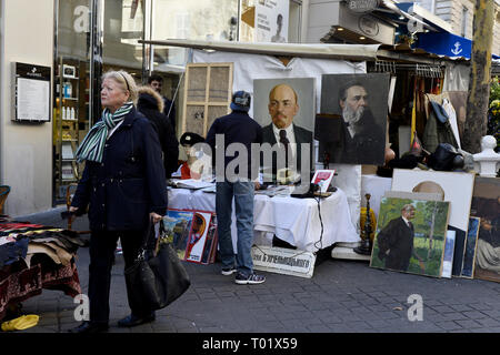 Lenine Malerei - Street Antiquitätenmarkt - Rue des Martyrs - Paris - Frankreich Stockfoto