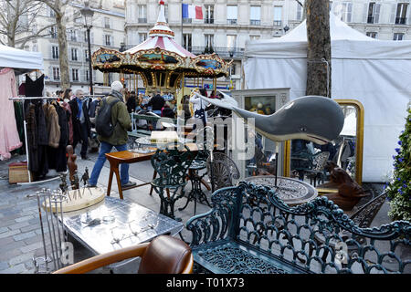 Trinkets-Straße Antiquitätenmarkt - Rue des Martyrs - Paris - Frankreich Stockfoto