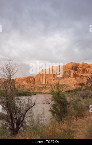 Landschaften des Arches National Park, Moab, Utah bei Sonnenuntergang an einem stürmischen Tag. Stockfoto
