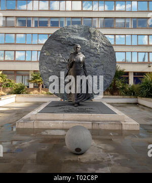 Statue der Maria Seacole, British-Jamaican Krankenschwester, in der Nähe von St. Thomas Hospital, Westminster Bridge, London, die Soldaten im Krimkrieg behandelt wurden verwundet. Stockfoto