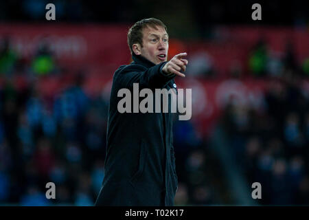 Swansea, Großbritannien. 16. März 2019. Swansea City Manager Graham Potter auf dem touchline.. Die Emirate FA-Cup, Viertelfinale dieses Bild dürfen nur für redaktionelle Zwecke verwendet werden. Nur die redaktionelle Nutzung, eine Lizenz für die gewerbliche Nutzung erforderlich. Keine Verwendung in Wetten, Spiele oder einer einzelnen Verein/Liga/player Publikationen. pic von Andrew Orchard sport Fotografie/Alamy leben Nachrichten Stockfoto