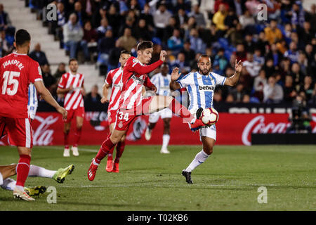 Leganes, Spanien. 16 Mär, 2019. Liga Fußball, Leganes versus Girona Girona; Valery Fernandez (FC) steuert die Kugel Credit: Aktion plus Sport/Alamy leben Nachrichten Stockfoto