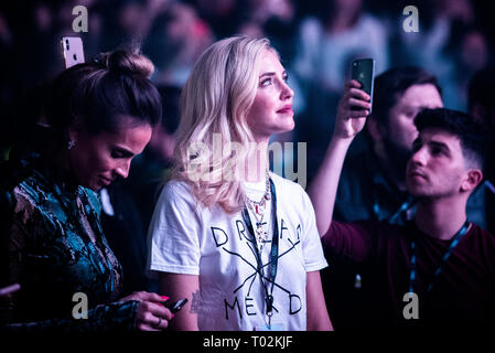 Torino, Italien. 16. März 2019. Die italienische Mode blogger und Beeinflusser Chiara Ferragni Genießen der Italienischen rapper Fedez (ihr Ehemann) Konzert in Turin, am Pala Alpitour Credit: Alessandro Bosio Credit: Alessandro Bosio/Alamy leben Nachrichten Stockfoto