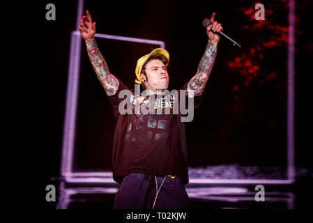 Torino, Italien. 16. März 2019. Die Italienischen rapper Fedez live auf der Bühne für seinen ersten "Paranoia Airlines' Tour Konzert in Turin, am Pala Alpitour Credit: Alessandro Bosio Credit: Alessandro Bosio/Alamy leben Nachrichten Stockfoto