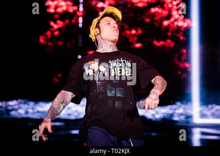 Torino, Italien. 16. März 2019. Die Italienischen rapper Fedez live auf der Bühne für seinen ersten "Paranoia Airlines' Tour Konzert in Turin, am Pala Alpitour Credit: Alessandro Bosio Credit: Alessandro Bosio/Alamy leben Nachrichten Stockfoto