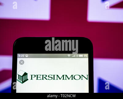 In der Ukraine. 16 Mär, 2019. Persimmon plc-Logo gesehen auf einem Smartphone angezeigt. Quelle: Igor Golovniov/SOPA Images/ZUMA Draht/Alamy leben Nachrichten Stockfoto