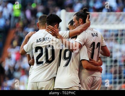 Madrid, Spanien. 16 Mär, 2019. Spieler von Real Madrid feiern ein Ziel während der spanischen Liga Match zwischen Real Madrid und Celta de Vigo in Madrid, Spanien, am 16. März 2019. Real Madrid gewann mit 2:0. Credit: Edward F. Peters/Xinhua/Alamy leben Nachrichten Stockfoto