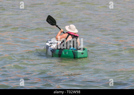 Ardrossan South Australia, 17. März 2019. Kanuten Paddeln in der Stadt Haiger auf Gulf Saint Vincent befindet sich in der schönen Morgensonne Credit gebadet: Amer ghazzal/Alamy leben Nachrichten Stockfoto