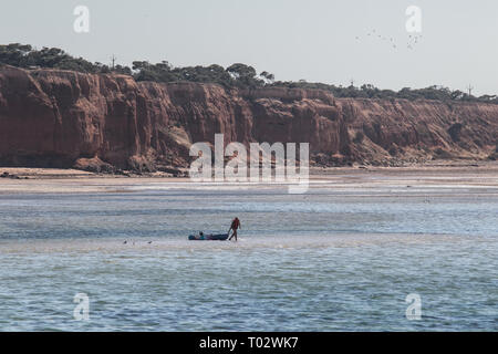 Ardrossan South Australia, 17. März 2019. Die hoch aufragenden roten Felsen in der Nähe von Ardrossan auf Gulf Saint Vincent befindet sich in der schönen Morgensonne Credit gebadet: Amer ghazzal/Alamy leben Nachrichten Stockfoto