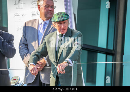 Melbourne, Australien. 17. März 2019. FIA-Formel-1-Weltmeisterschaft 2019 - Formel Eins Rolex Grand Prix von Australien. Siegertreppchen Feiern nach dem Rennen - auf dem Podium Formel 1 Legand Jackie Stewart. Credit: Brett Keating/Alamy leben Nachrichten Stockfoto